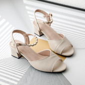 Moodsad kividega ökonahast sandaalid