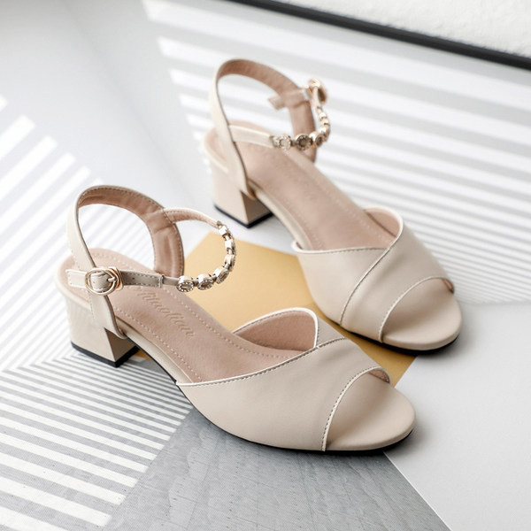 Moodsad kividega ökonahast sandaalid