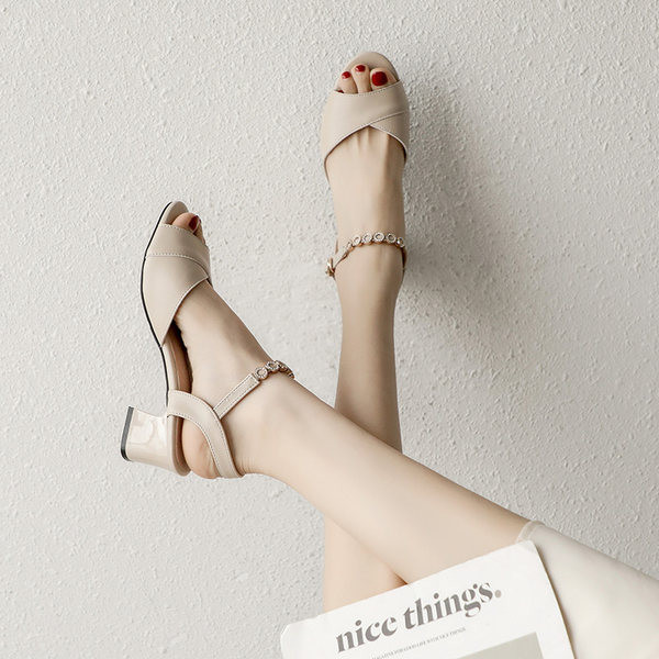 Moodsad kividega ökonahast sandaalid