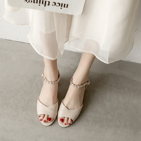 Moodsad kividega ökonahast sandaalid