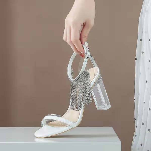 Moodsad narmaste ja läbipaistva kontsaga naiste sandaalid