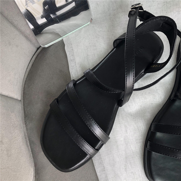 Naiste ristrihmadega sandaalid