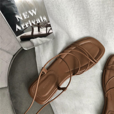 Eko-nahast rihmadega vabaaja sandaalid - Rooma stiilis