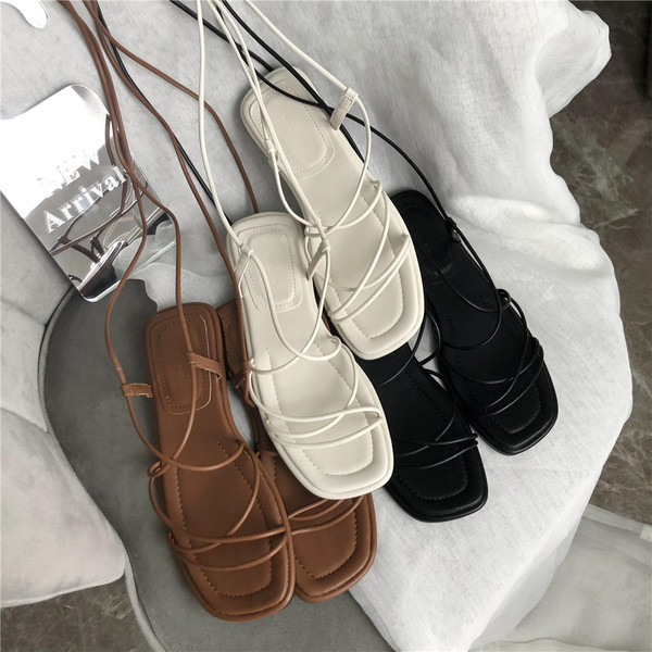 Eko-nahast rihmadega vabaaja sandaalid - Rooma stiilis