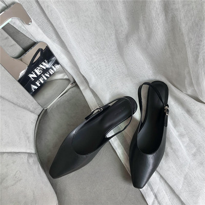 Naiste vabaaja sandaalid suletud varvaste ja lameda tallaga