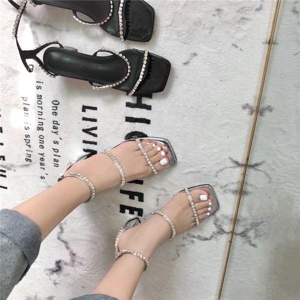 Naiste kividega ja 5 cm paksuse kontsaga sandaalid