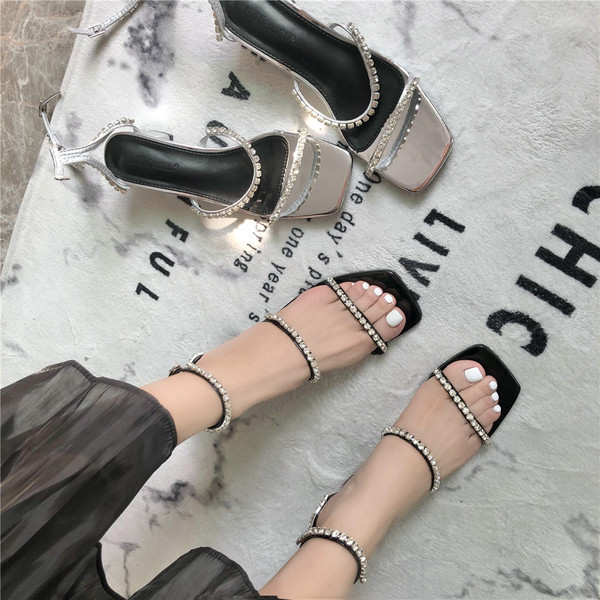 Naiste kividega ja 5 cm paksuse kontsaga sandaalid