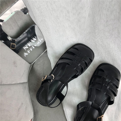 Suvised naiste vabaaja sandaalid rihmade ja pandlaga