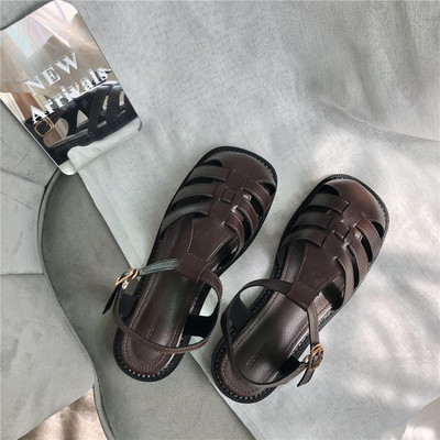 Suvised naiste vabaaja sandaalid rihmade ja pandlaga