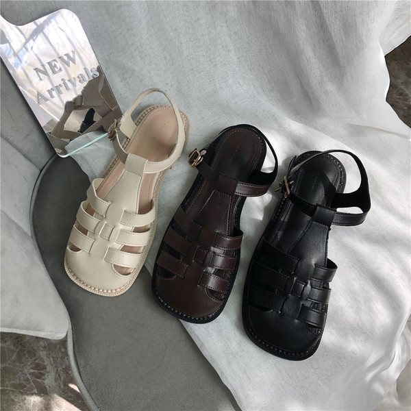 Suvised naiste vabaaja sandaalid rihmade ja pandlaga