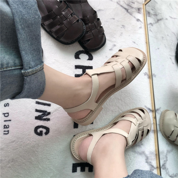 Suvised naiste vabaaja sandaalid rihmade ja pandlaga