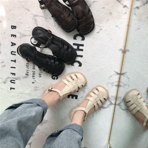 Suvised naiste vabaaja sandaalid rihmade ja pandlaga