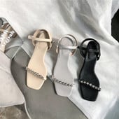 Öko-nahast ja metalldekooriga peenikeste rihmadega naiste suvised sandaalid