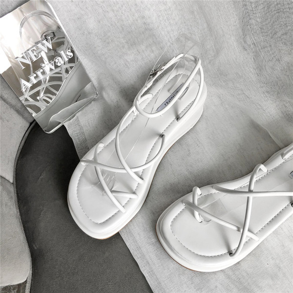 Uus mudel nahast sandaalid 5,5 cm platvormiga