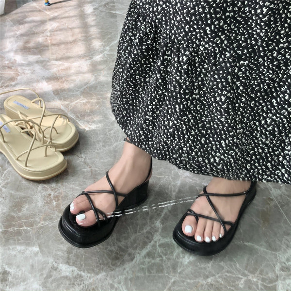 Uus mudel nahast sandaalid 5,5 cm platvormiga