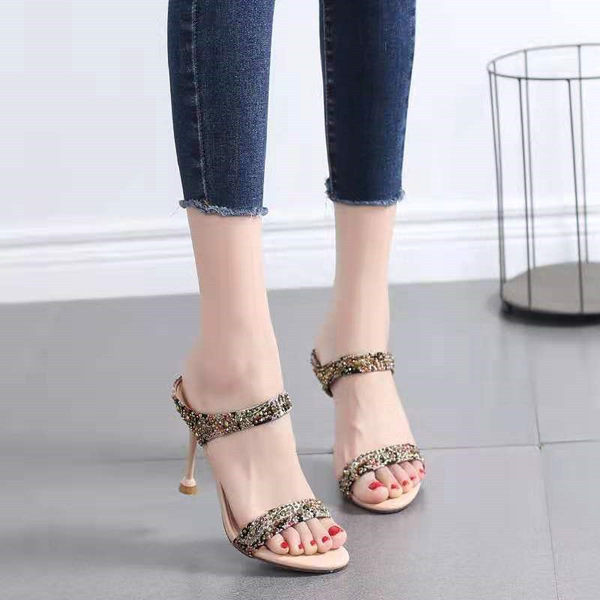 Női szandál színes gyöngyökkel
