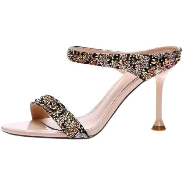 Női szandál színes gyöngyökkel