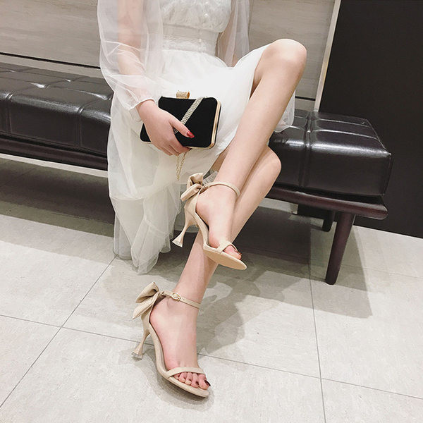 Naiste sandaalid paela ja kontsaga 8 cm