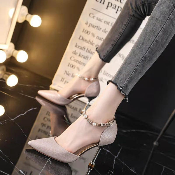 Stiilsed pärlite ja kivikestega naiste sandaalid