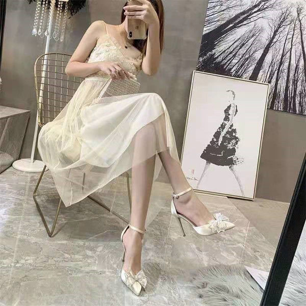 Elegantsed naiste teravatipulised paela ja 9 cm kõrge kontsaga sandaalid