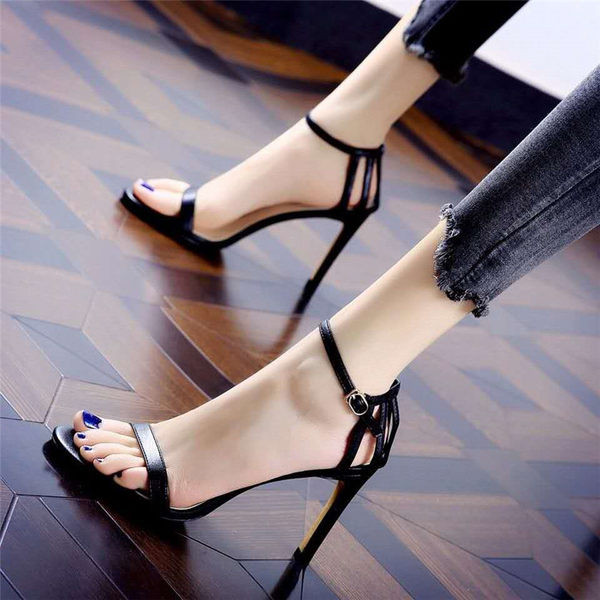 Elegantsed kõrge õhukese kontsaga naiste sandaalid