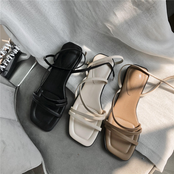 Alkalmi szandál vékony pánttal - eko bőrből