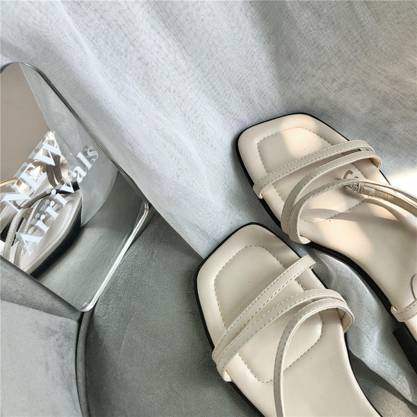 Alkalmi szandál vékony pánttal - eko bőrből