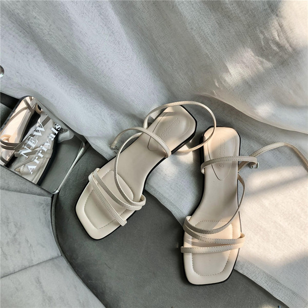 Alkalmi szandál vékony pánttal - eko bőrből