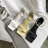 Naiste kunstnahast sandaalid kontsa ja pärlirihmaga