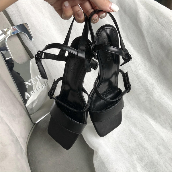 Uus mudel rihmadega ja kontsaga sandaalid 5 cm