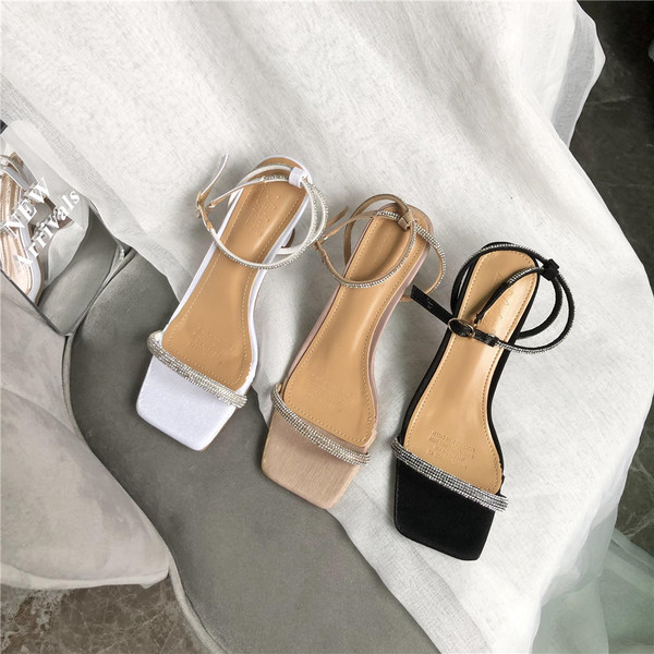 Moodsad naiste sandaalid kividega ja 5 cm kontsaga