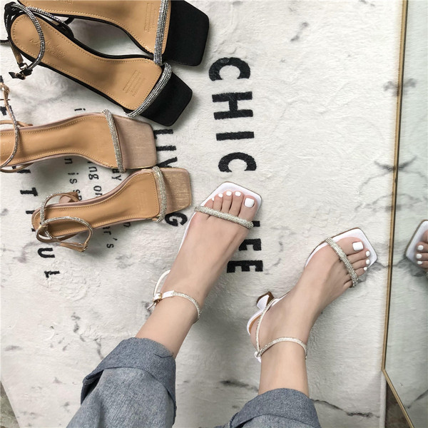 Moodsad naiste sandaalid kividega ja 5 cm kontsaga