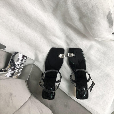 Γυναικεία σανδάλια λουστρίνι - τετράγωνο μοντέλο