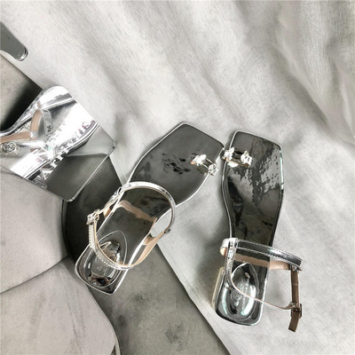 Γυναικεία σανδάλια λουστρίνι - τετράγωνο μοντέλο