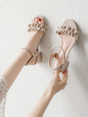 Naiste lokkidega seemisnahast sandaalid