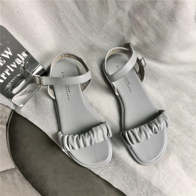 Μοντέρνα σανδάλια με φλατ σόλα σε τρία χρώματα