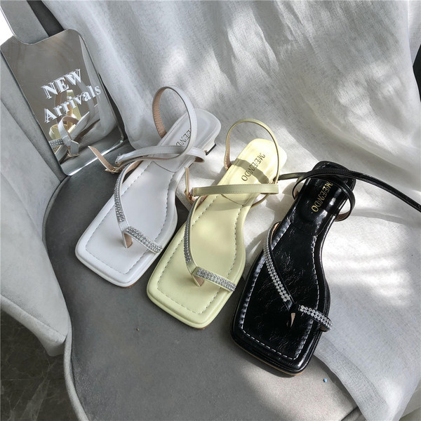 Uus mudel naiste kivide ja ristrihmadega sandaalid