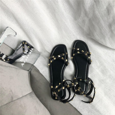 Νέο μοντέλο γυναικεία έκο δερμάτινα σανδάλια με μεταλλικό πούλι