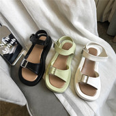 Naiste vabaaja pandlaga kunstnahast sandaalid