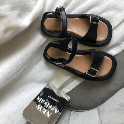 Naiste vabaaja pandlaga kunstnahast sandaalid