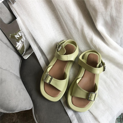 Naiste vabaaja pandlaga kunstnahast sandaalid