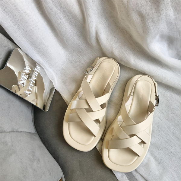 Öko-nahast naiste sandaalid ristrihmadega