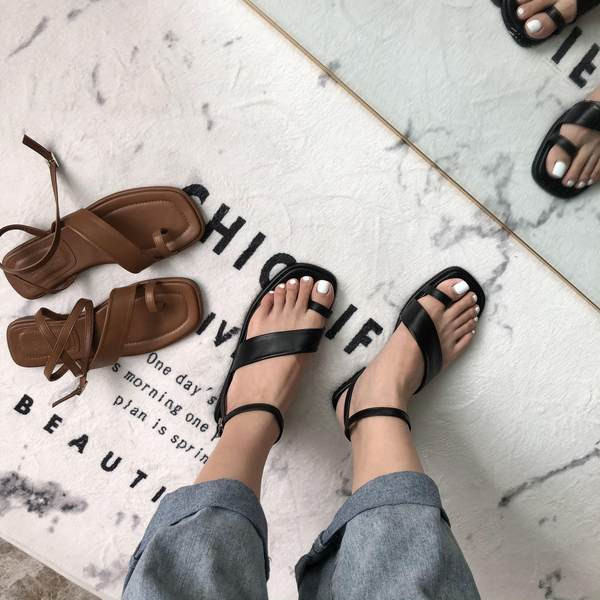 Női szandál lapos talpon