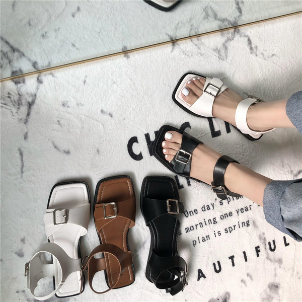 Naiste vabaaja sandaalid ökonahast rihmade ja pandlaga