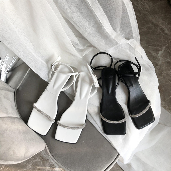 Naiste kividega rihmaga sandaalid