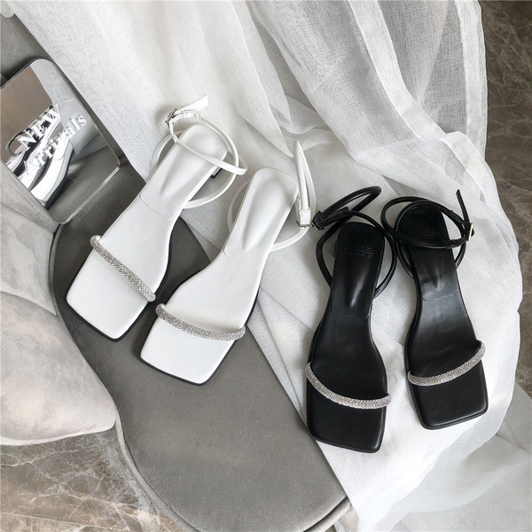 Naiste kividega rihmaga sandaalid