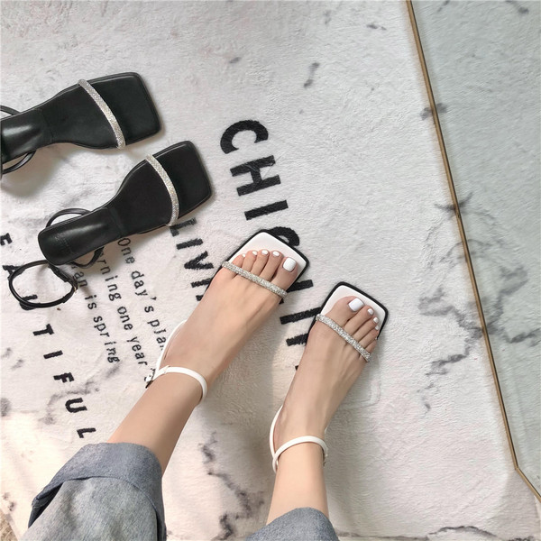 Naiste kividega rihmaga sandaalid