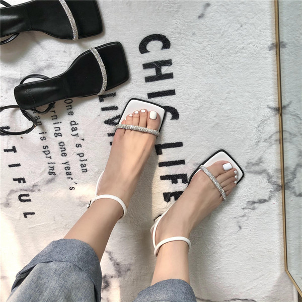 Naiste kividega rihmaga sandaalid