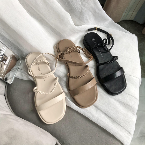 Naiste vabaaja rihmadega sandaalid - kunstnahast