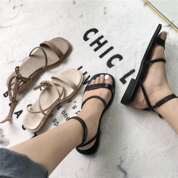 Naiste vabaaja rihmadega sandaalid - kunstnahast